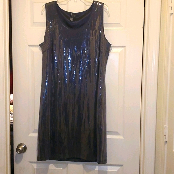 Dress - Picture 1 of 2